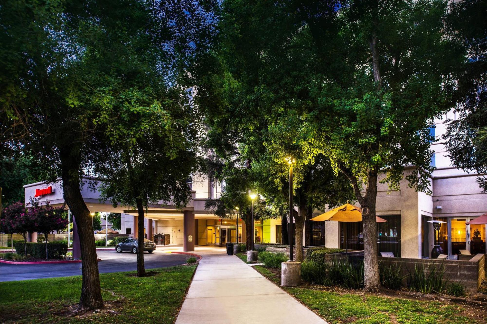 Hotel Visalia Marriott at the Convention Center Esterno foto